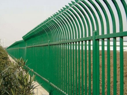 安誠為您詳細(xì)介紹下鋅鋼護(hù)欄的產(chǎn)品特點(diǎn)