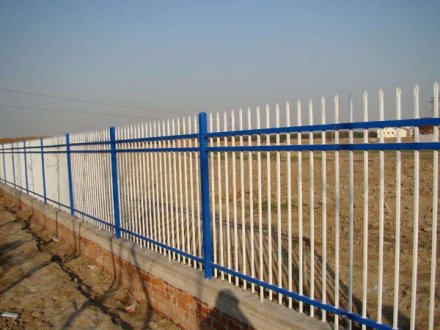 鋅鋼隔離護欄的優(yōu)缺點