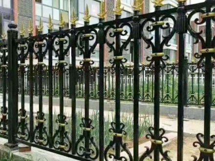 鋁藝護欄如何保養維護