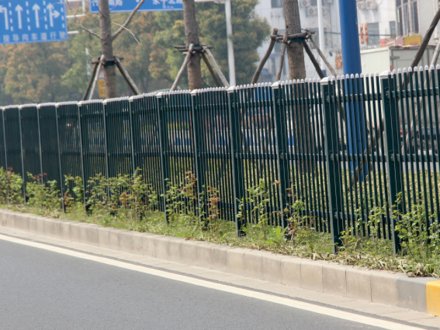 鋅鋼護欄和鐵藝護欄的區(qū)別有哪些？