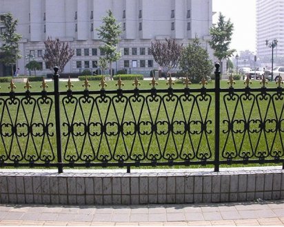 鐵藝護(hù)欄定制