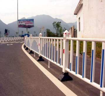 道路護欄生產廠家在哪里找